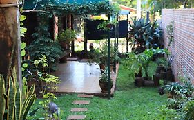 Folks Iguazu - Casa De Huespedes Bed & Breakfast Puerto Iguazu Exterior photo