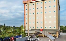 Ibis Balikpapan Hotel Exterior photo