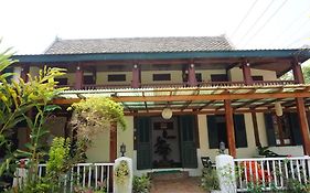 Oui'S Guesthouse Luang Prabang Exterior photo