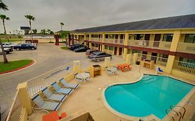 Deluxe Inn And Suites Raymondville Exterior photo