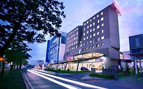 Fame Hotel Gading Serpong Tangerang Exterior photo