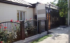 Гостевой Дом Holiday Hotel Karakol Exterior photo