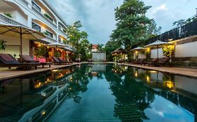 Lin Ratanak Angkor Hotel Siem Reap Exterior photo