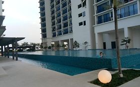 Meet2Stay@Setia Alam Shah Alam Exterior photo