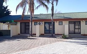 Ry Courtyard Hotel Oshakati Exterior photo