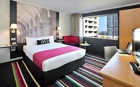 Mercure Melbourne Treasury Gardens Hotel Room photo