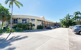 Tropical Queenslander Motel Cairns Exterior photo