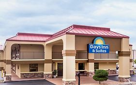 Days Inn & Suites By Wyndham Warner Robins Near Robins Afb Exterior photo