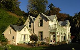 A Woodsy House Hotel Nelson Exterior photo