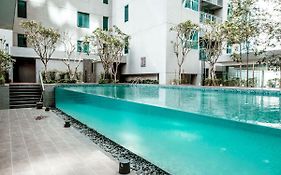 Summer Suites Klcc Apartments By Soulasia Kuala Lumpur Exterior photo