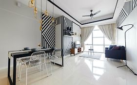 Azure Residences By Sleepy Bear Paradigm Mall Petaling Jaya Exterior photo