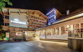 Kosis Sports Lifestyle Hotel Fuegen Exterior photo