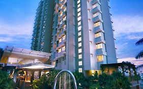 Golden Tulip Balikpapan Hotel & Suites Exterior photo