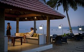 Purity At Lake Vembanad Hotel Mararikulam Exterior photo