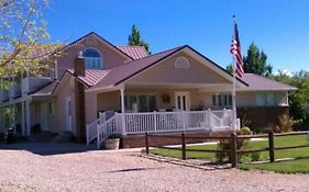 Bryce Canyon Livery Bed & Breakfast Tropic Exterior photo