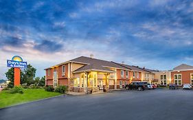 Days Inn & Suites By Wyndham Coralville / Iowa City Exterior photo