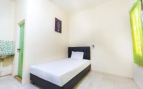 Oyo Life 2420 Kost Luqman 1 Hotel Depok Exterior photo