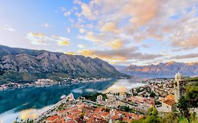 Old Town Homestel Kotor Exterior photo