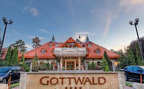 Hotel Gottwald Tata Exterior photo