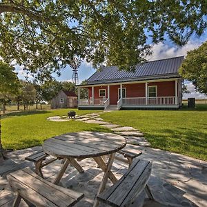 Peaceful Schulenburg Farmhouse With Fire Pit And Grill Villa Exterior photo