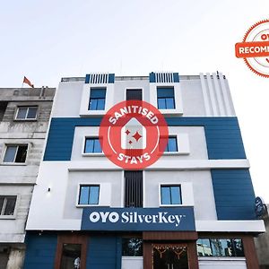 Vaccinated Staff - Silverkey Executive Stays 60501 Babul Nagar Indore Exterior photo