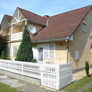 Apartments In Balatonkeresztur 37924 Exterior photo