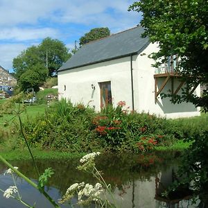 The Boathouse Apartment Callington Exterior photo