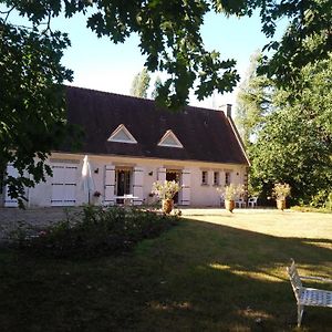 Les Allees Du Chateau Bed & Breakfast Le Mazeau Exterior photo