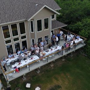 Pebble Springs Bnb Bed & Breakfast Grand Beach Exterior photo