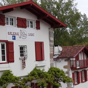 Galerie D'Art D'Une Ancienne Mairie De 1783 Bed & Breakfast Espelette Exterior photo