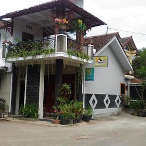 Ada Homestay Magelang Exterior photo