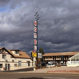 Aquarius Inn Bicknell Exterior photo