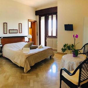 Panorama House Bed & Breakfast Chiaravalle Marche Exterior photo