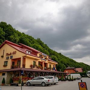 Pensiune Restaurant Route60 Hotel Ciucea Exterior photo