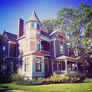 Innisfree Bed & Breakfast South Bend Exterior photo