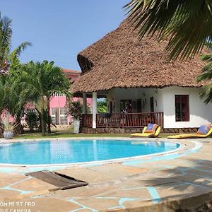 Dadida'S Pool Cottage Diani Beach Exterior photo