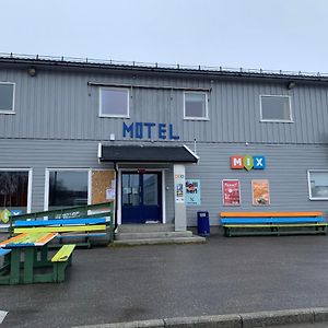 Mix Tana Spiseri Og Overnatting Motel Exterior photo