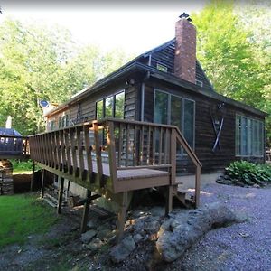 Quaint Stowe Cabin Villa Exterior photo