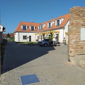 Vila Vlastovka Apartment Bulhary Exterior photo