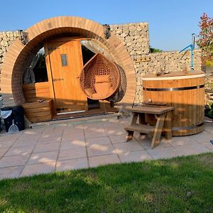 Romantic Escape Luxury Hobbit House With Hot Tub Apartment Sheerness Exterior photo