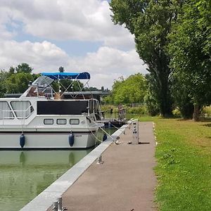 Bateau Chambre D'Hote Bed & Breakfast Saint-Florentin  Exterior photo