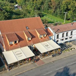 Penzion U Tesaru Hotel Bítov Exterior photo