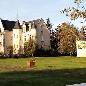 Chateau De Labrosse Bed & Breakfast Saint-Varent Exterior photo