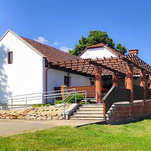 Orosz Gabor Vendeghaz Mad Hotel Exterior photo