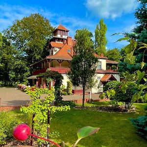 Straszny Dwor Hotel Chodziez Exterior photo