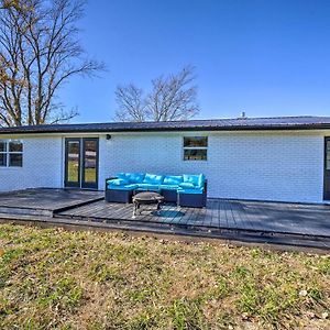 Scenic Home On 20-Acre Farm Families Welcome Cleveland Exterior photo