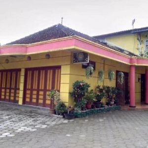 Toto Homestay Magelang Exterior photo