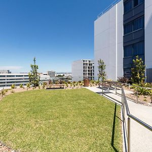 Meriton Suites Mascot Central Sydney Exterior photo