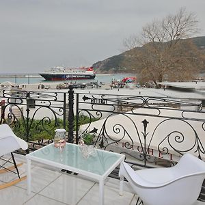 Port View Apartment Skopelos Town Exterior photo