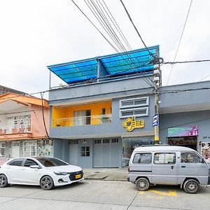 Ayenda Bee Hotel Pereira Exterior photo